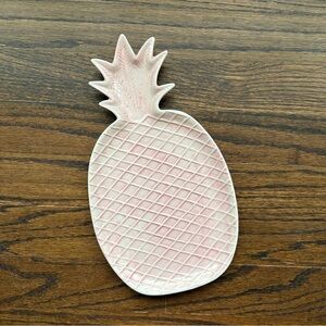 NWT Ever Ellis Pink Pineapple Ceramic Dish “Food Safe”